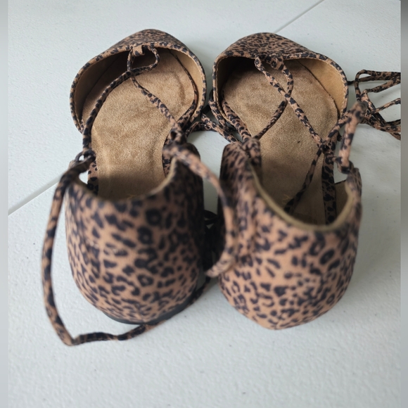 Old Navy Lace up Leopard Cheetah faux suede pointy flats sexy size 6 - Picture 7 of 9